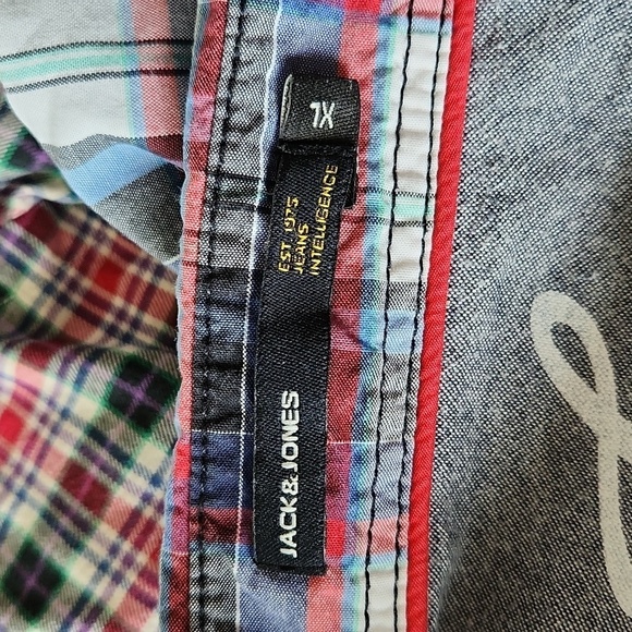 Men's Short Sleeve Plaid Buttoned Shirt - Picture 12 of 13